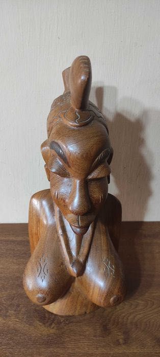 Sculptura africana - bust femeie