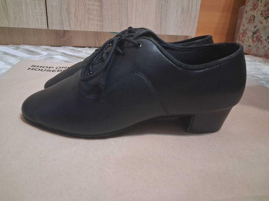 Момчешки обувки за латино танци