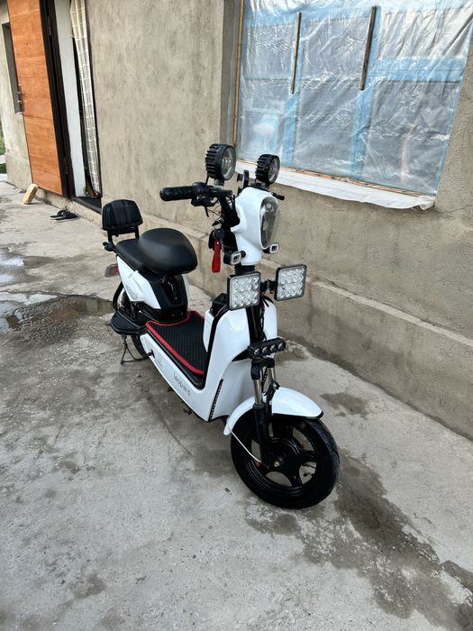 Продаютьск скутер
