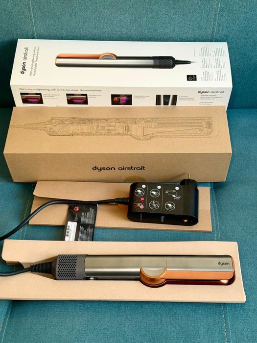 Dyson Airstrait