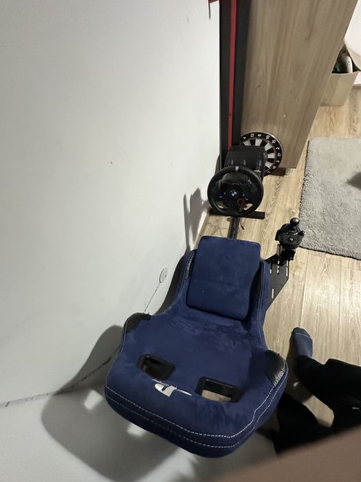 Volan cu pedale si schimbator logitech ( fara scaun )