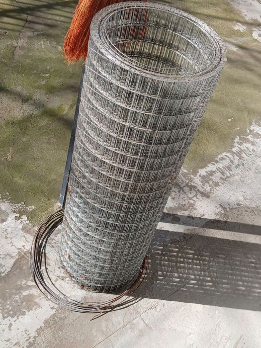 Продам новую сетку для загородки и нужных дел