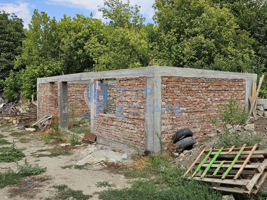 Продава се Къща в с. Хотница, Област Велико Търново - 500 кв.м за 370 €/кв.м - Снимка #2