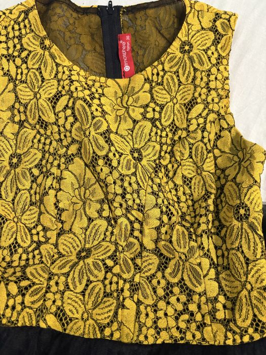 Rochie galben cu negru din tull