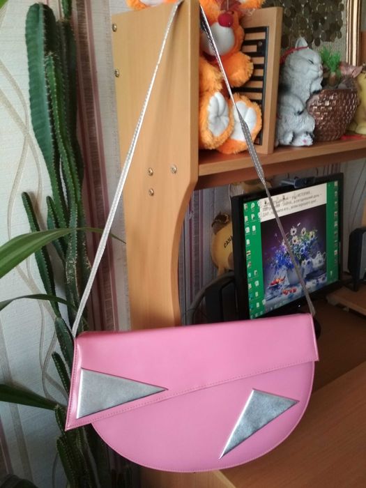 Продам сумочку розовую, стильную