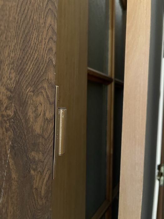 Есік жақсы натурал ағашпен істелген