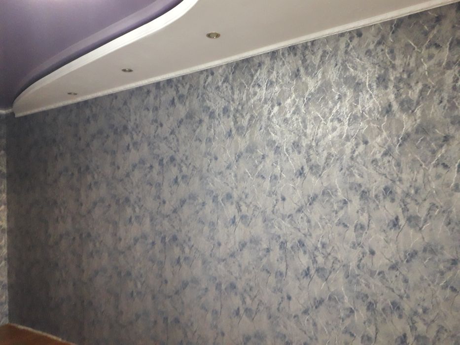 Поклейка обоев,  галтелей