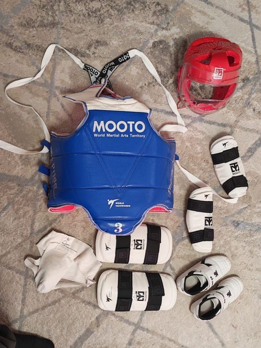 Продам комплект экипировки для тхэквондо