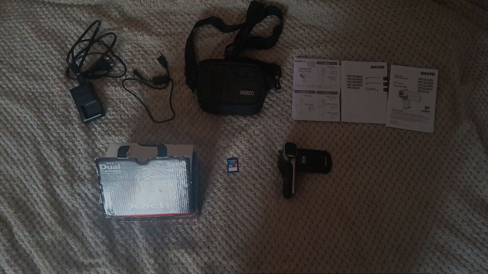 Продам видеокамеру sanyo vpc-cg100