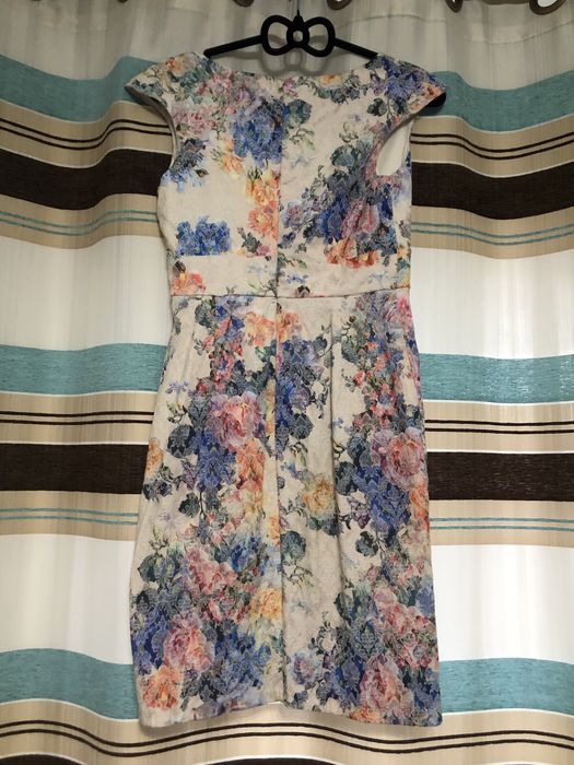 Rochii mărimea M, în condiții bune.