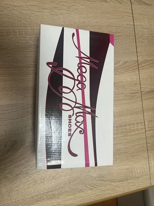 Продавам неносени дамски обувки от естествена кожа.Номера 38 и 39