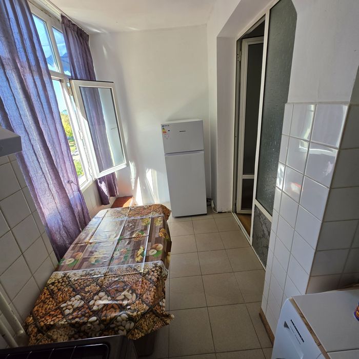 Închiriez garsoniera