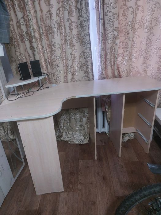 Стол компьютерный