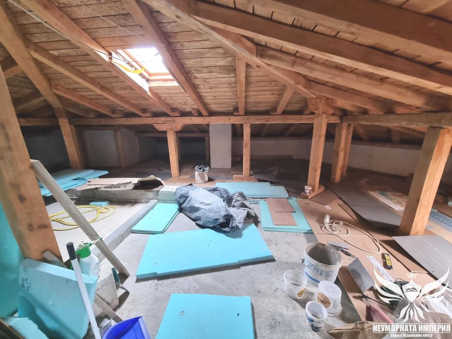 Продавам къща с РЗП 430кв. с двор 835кв. в гр. Пловдив, кв. Беломорски