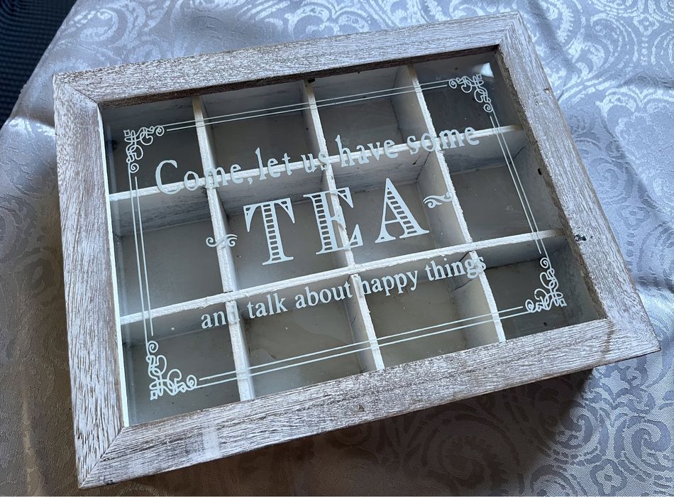 Ръчно изработена, дървена кутия за чай