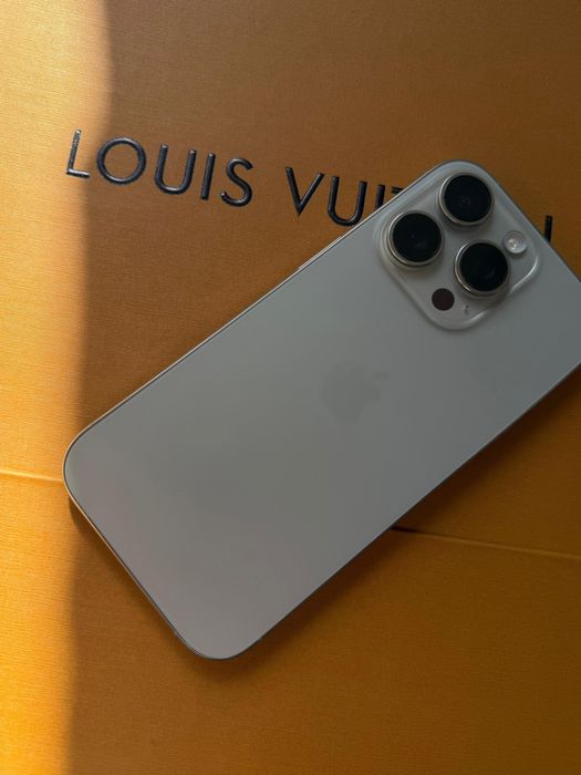 Продам iphone 16 pro