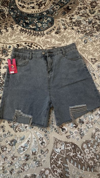 Продается летние тонкие джинсовые шорты
