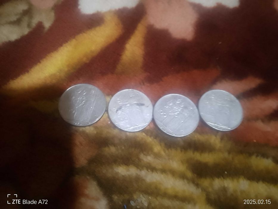 Vând 4monede50lire republica italiana1979m,vând1moneda5000lei2004 ,