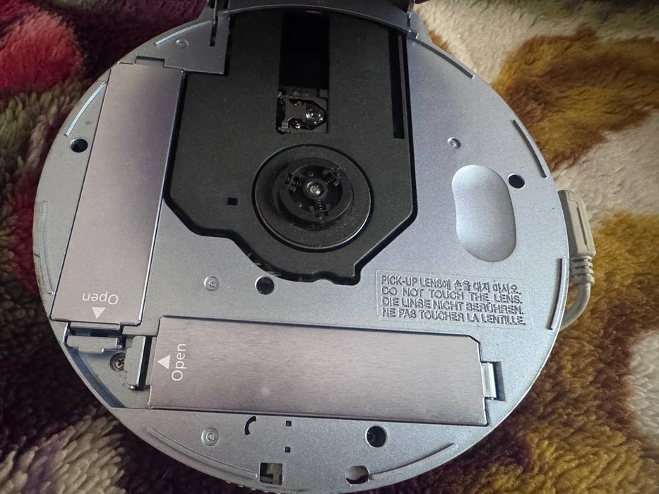 Плеер samsung, телефон motorola, часы, роутер