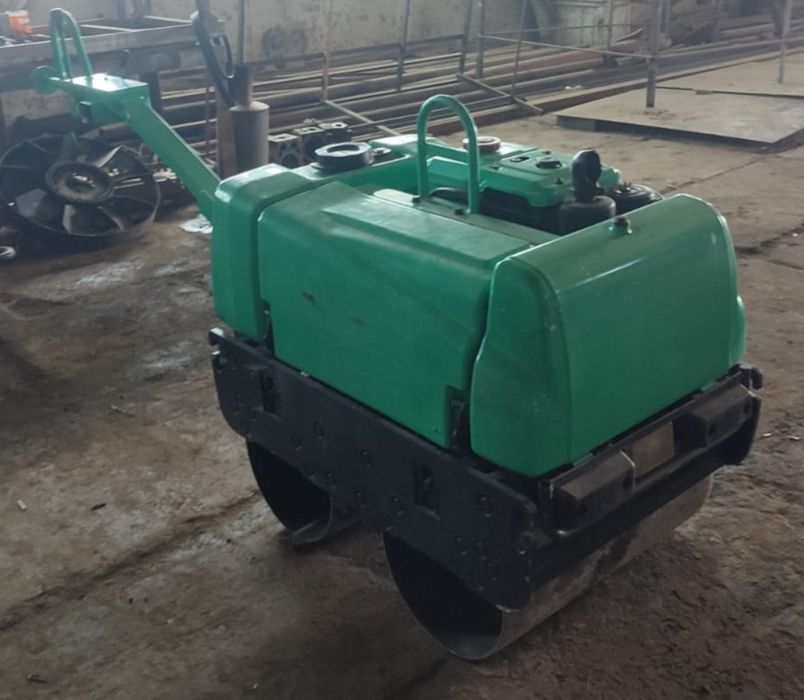 Ручной тротуарный каток