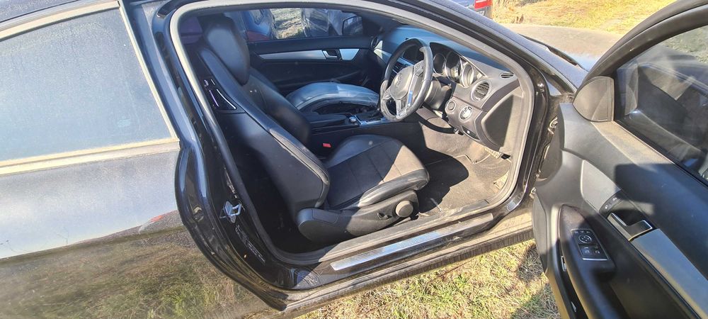 Mercedes-Benz C250, на части.