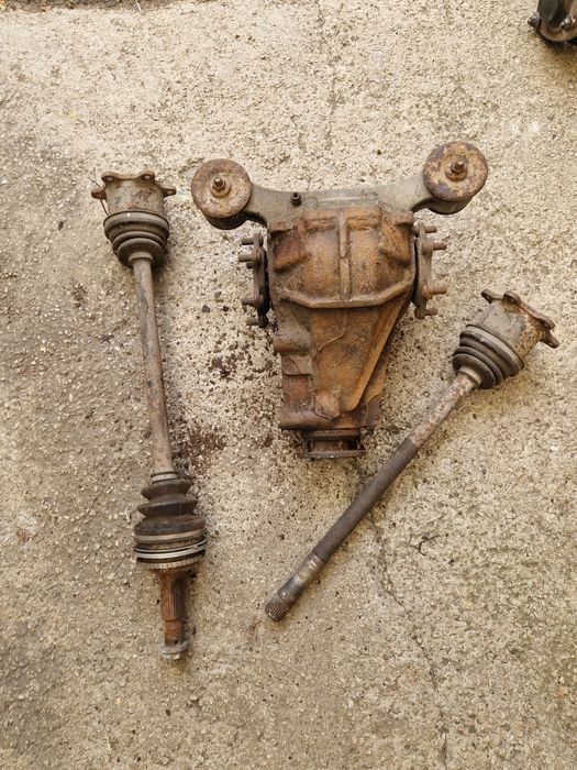 Полуоски с карета Тойота