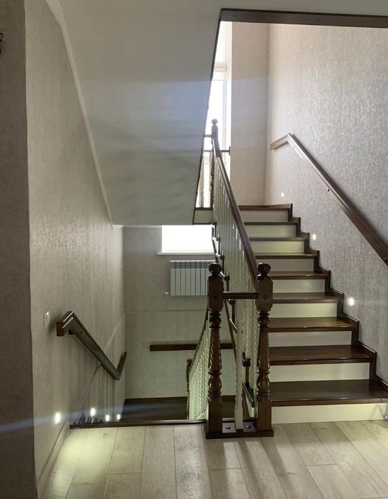 Продам  трехуровневый коттедж