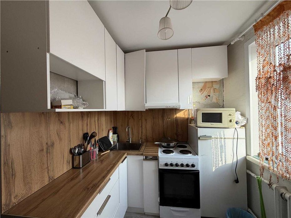 -ПРодам 2 комн по Момышулы (1 микрорайон).
