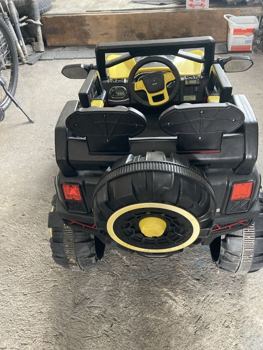 Джип за деца със акомолатори