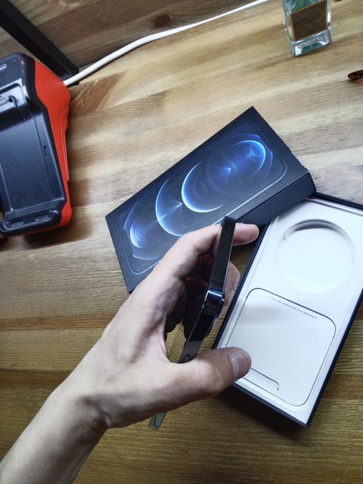 Продам iphone 12 pro max 256гб