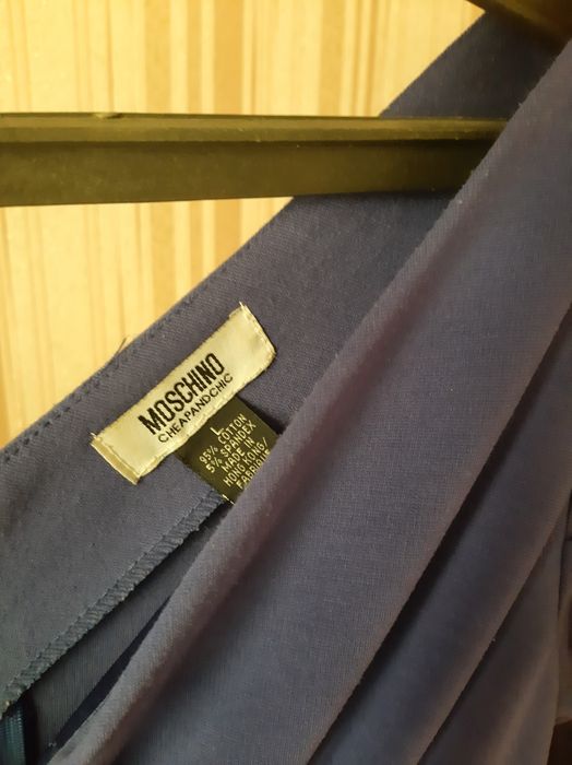 Платье Moschino 36 размер до колен, приталенное
