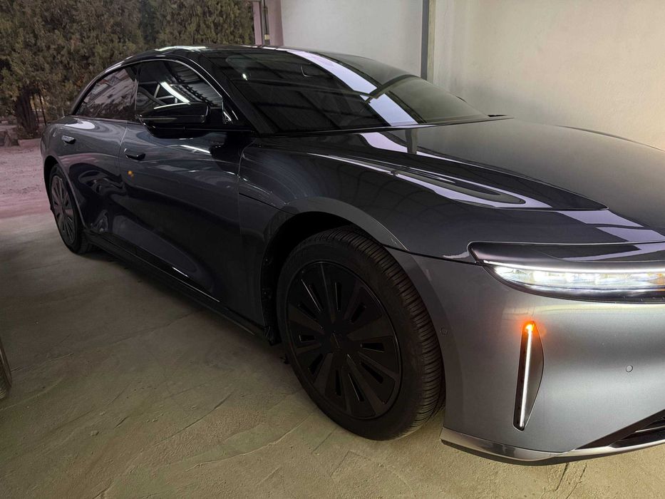 Премиальный электромобиль Lucid Air запасом хода до 700км 3.2S