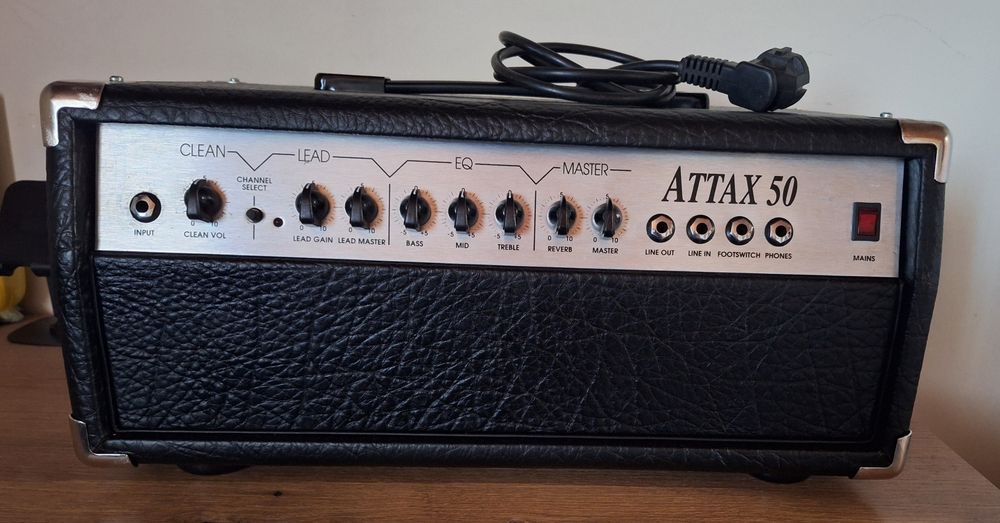 Китарен усилвател Hughes & Kettner Attax 50