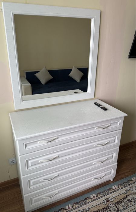 Тумба с зеркалом