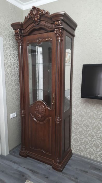 Пинал с тв горкой для гостинной в идеальном новом состоянии