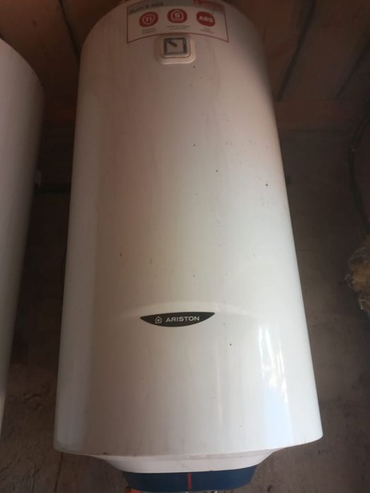 Водонагреватель,аристон