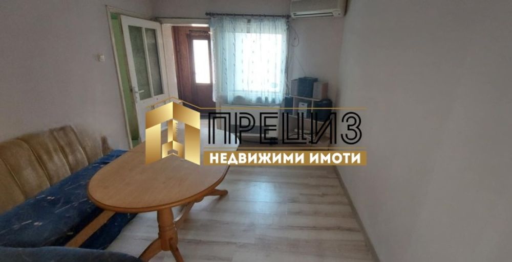 Продажба Къща гр. Шумен - Басейна 40m² и двор 80m²