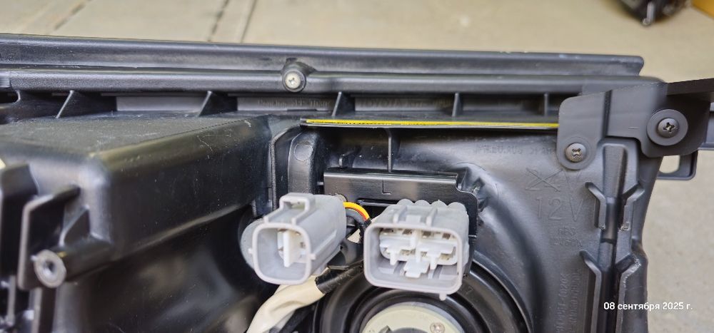 Фара Тойота Ланд Крузер 200