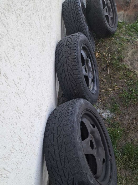 Vând cauciucuri de iarnă  cu jante