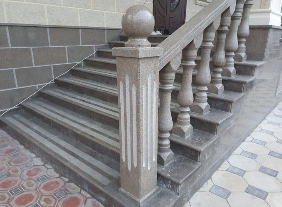 Гранит травертин мрамор ступени перила тумбы итд