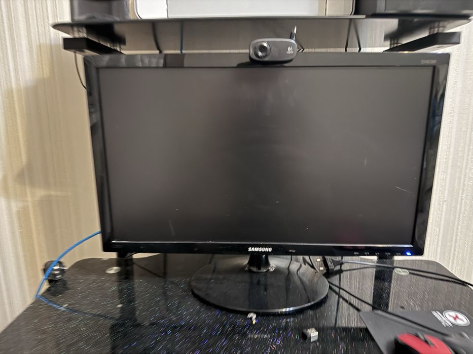 Компьютер Самсунг в комплекте со столом