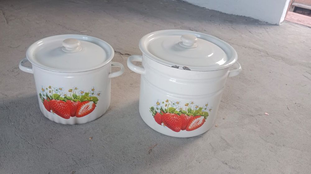 Электропила и банки стол