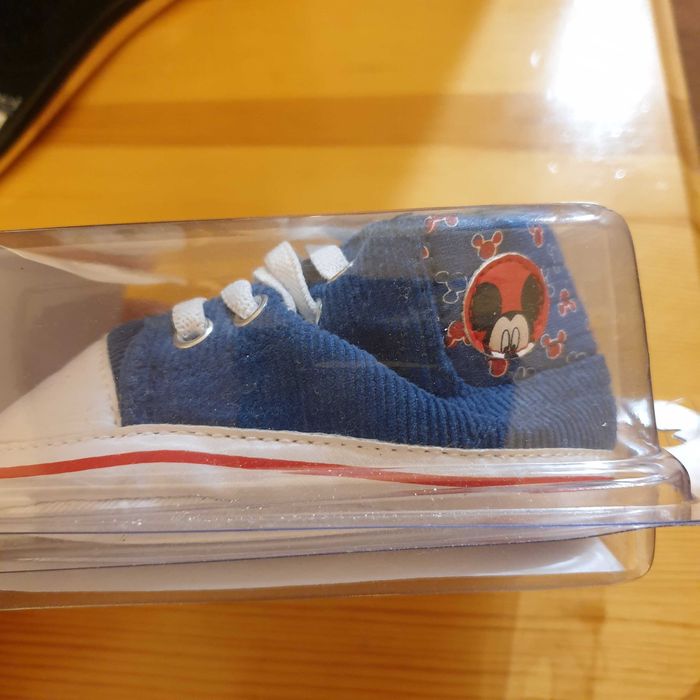 Детски обувки и буйки различни размери