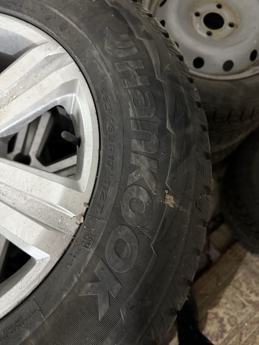 Продам шины и диски стояло на паджеро