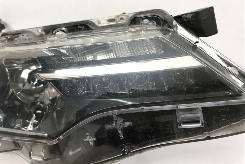 Десен фар тойота  оригинален корола Е180  2016- 2020 Toyota Corolla E180 8111002L50