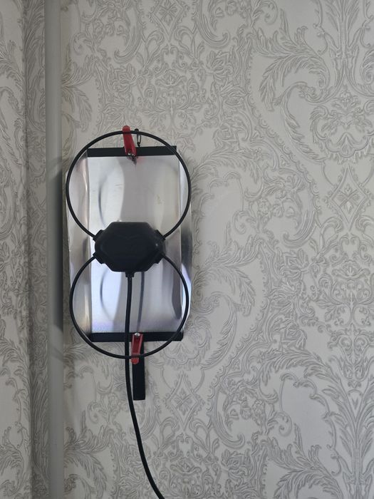 Срочно Телевизор и антена тюнер подарок