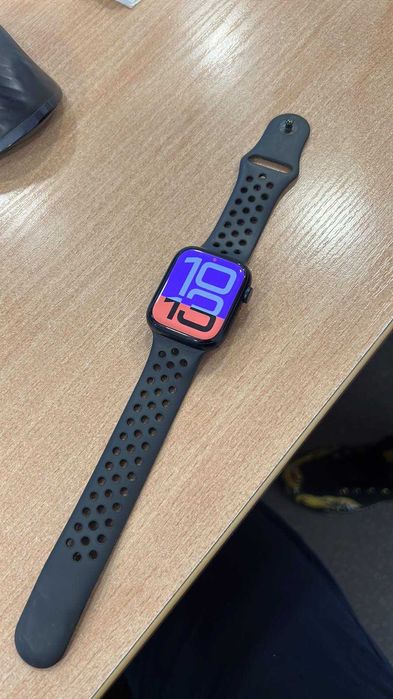 Apple Watch Series 7 Nike Edition (GPS + Cellular) 45mm
