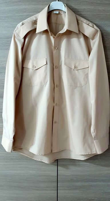 Cămașă militară bej cu mânecă lungă și epoleți, mărimea 40/II