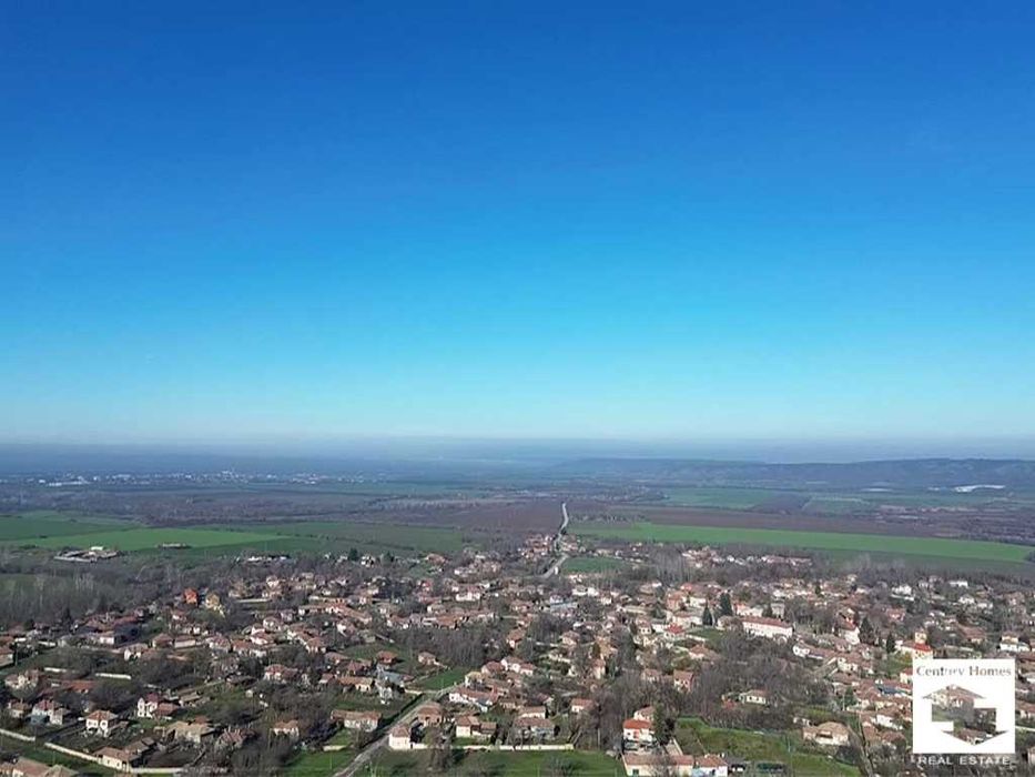 205017 Реновирана къща с голям двор в с. Градище