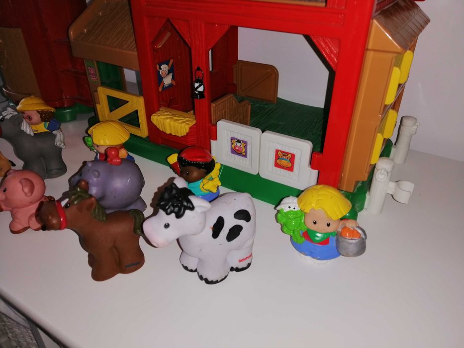 Ferma Fisher price little people cu lumini si sunete